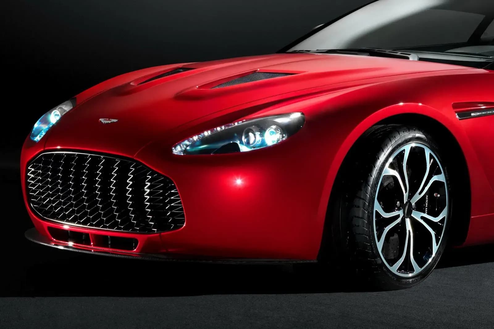 ASTON-MARTIN-V12-Zagato