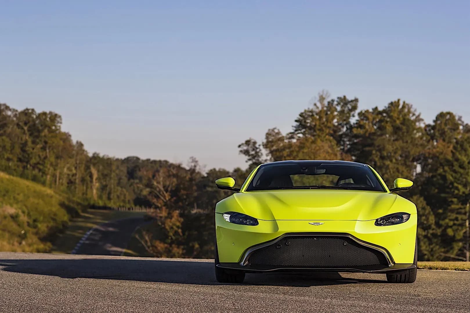 ASTON-MARTIN-V8-Vantage