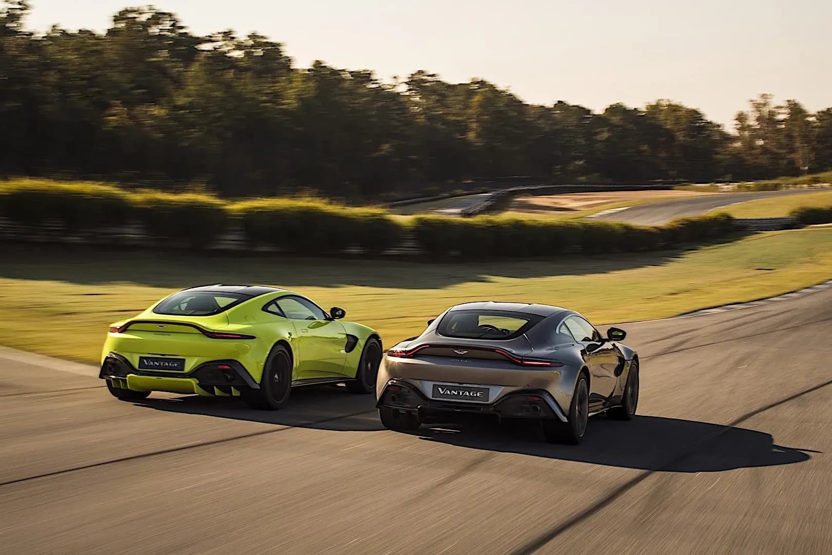 ASTON-MARTIN-V8-Vantage