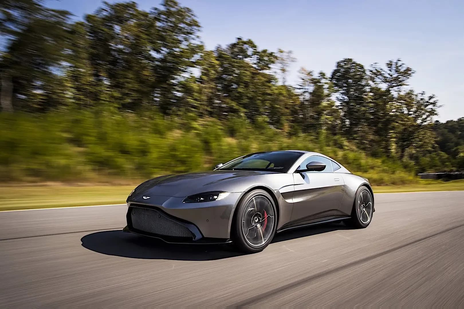 ASTON-MARTIN-V8-Vantage
