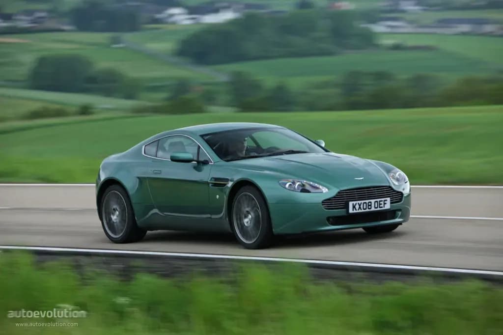 ASTON-MARTIN-V8-Vantage