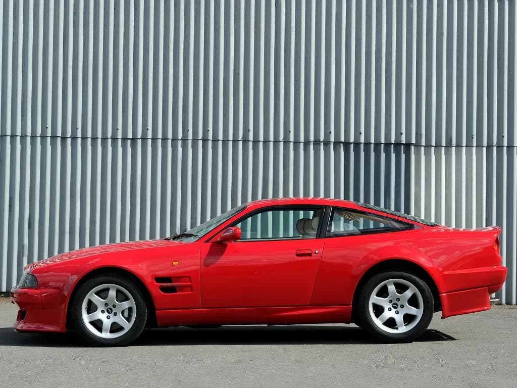 ASTON-MARTIN-V8-Vantage