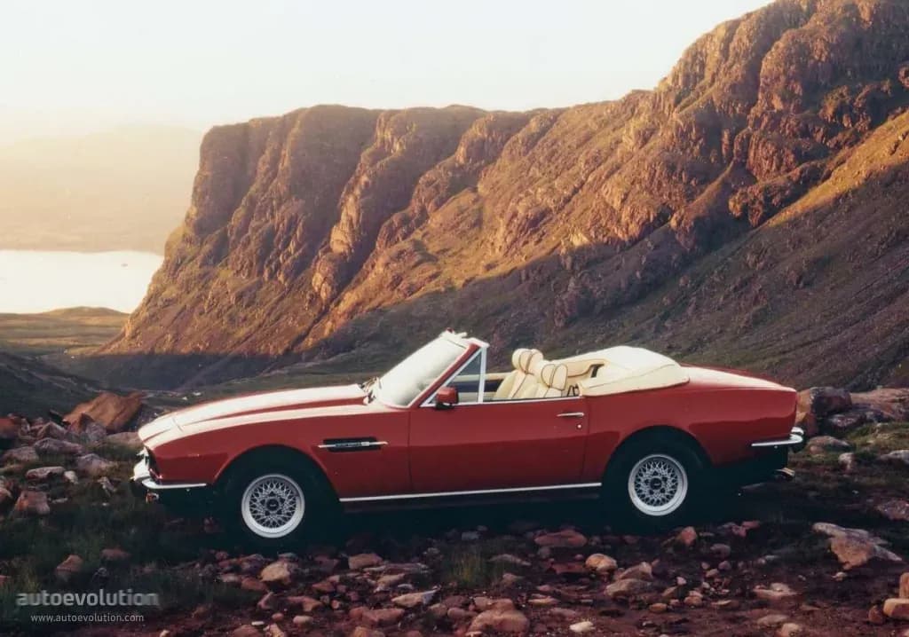 ASTON-MARTIN-V8-Volante