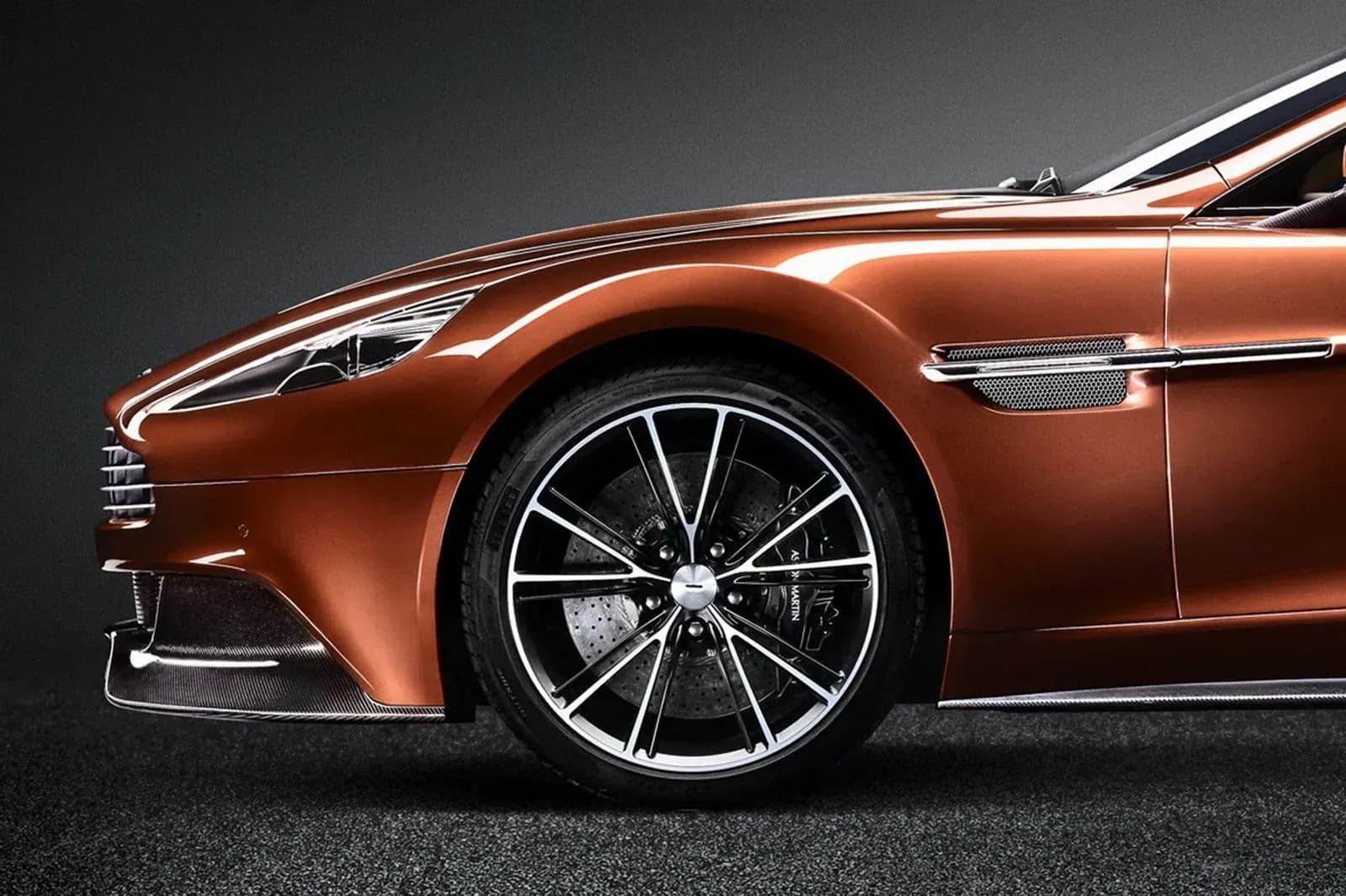 ASTON-MARTIN-Vanquish
