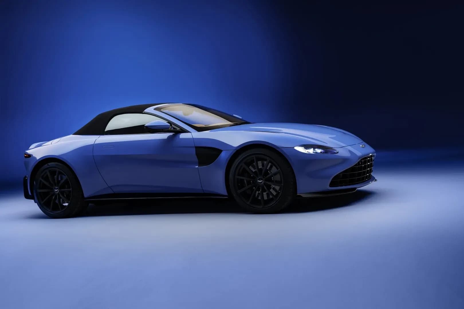 ASTON-MARTIN-Vantage-Roadster