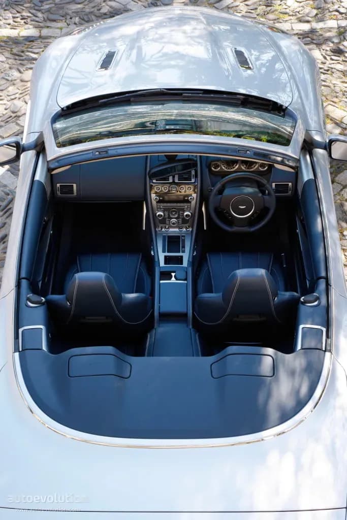 ASTON-MARTIN-Virage-Volante