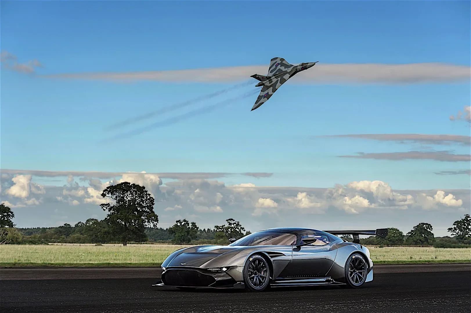 ASTON-MARTIN-Vulcan