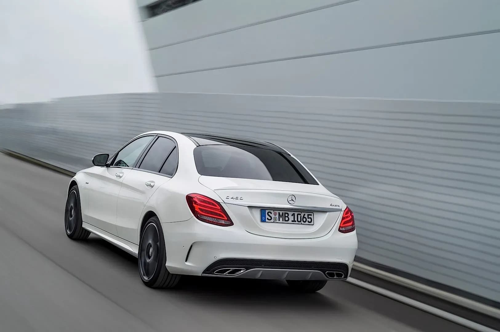 MERCEDES-BENZ-C-Klasse-AMG