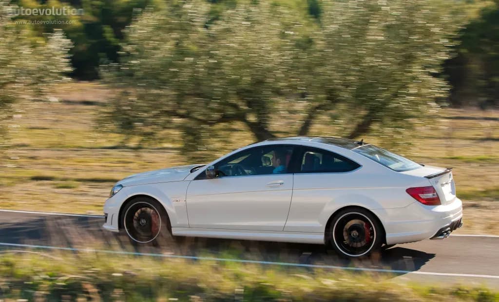 MERCEDES-BENZ-C-Klasse-Coupe-AMG