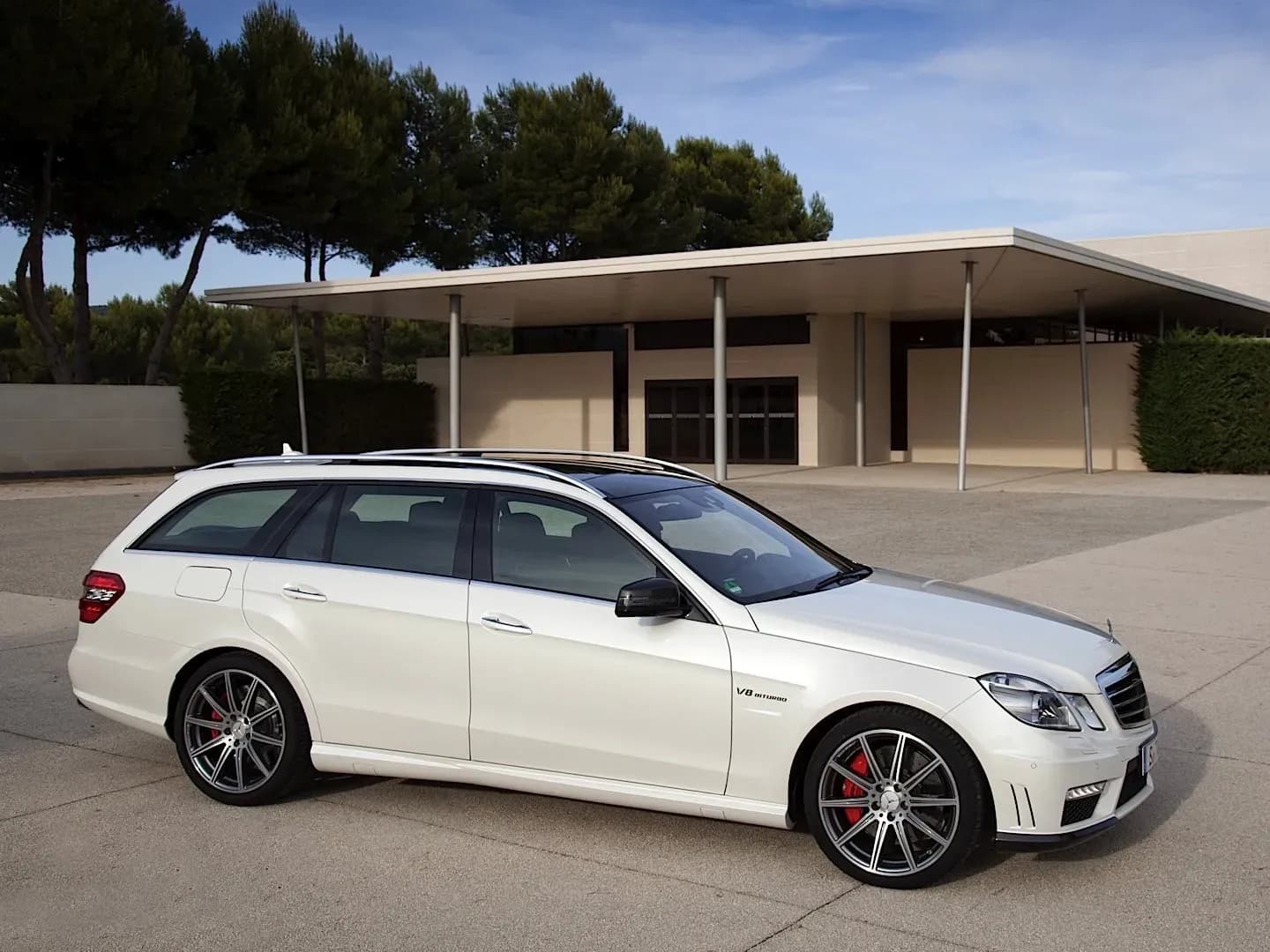 MERCEDES-BENZ-E-Klasse-T-Modell-AMG
