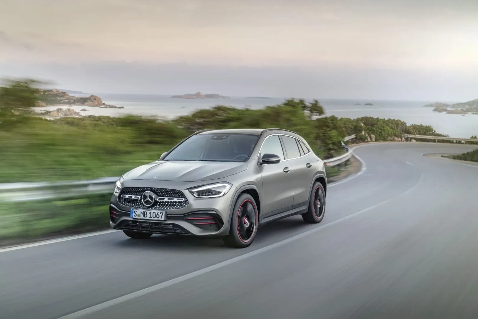 MERCEDES-BENZ-GLA