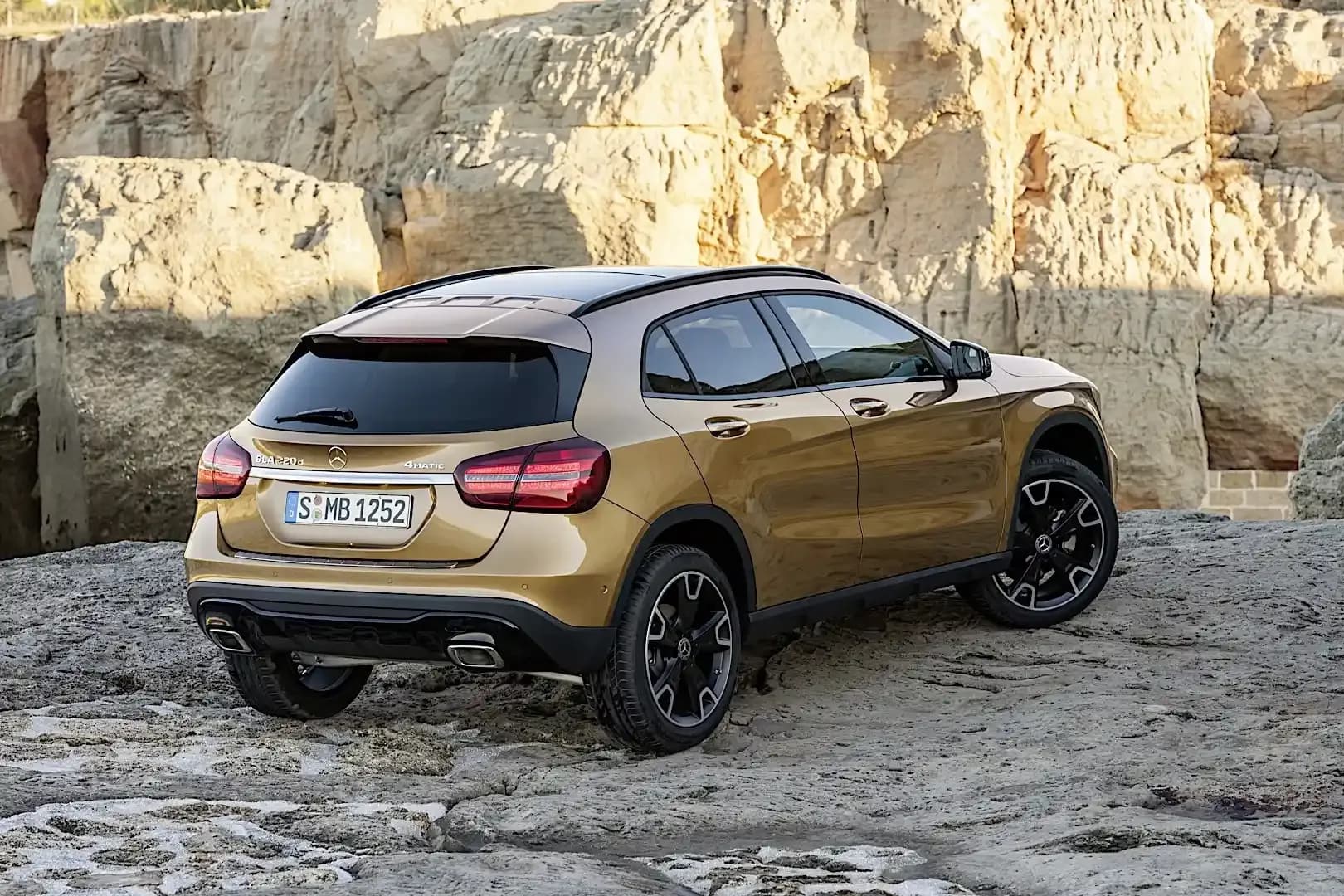 MERCEDES-BENZ-GLA