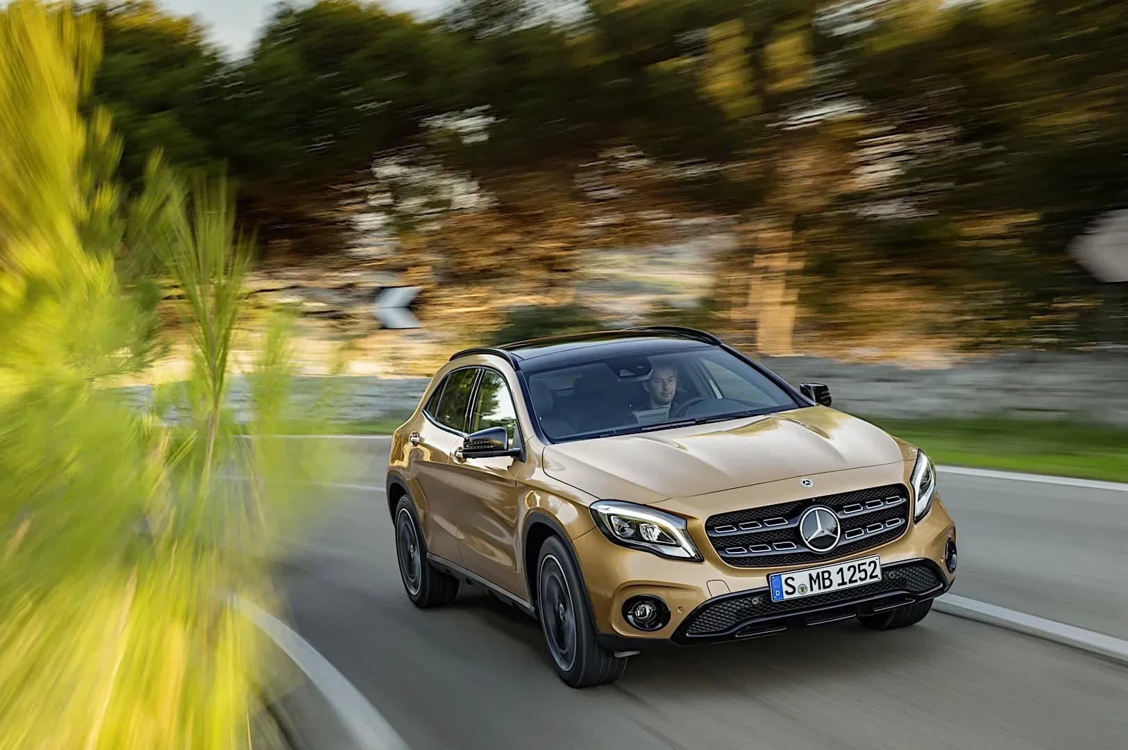 MERCEDES-BENZ-GLA