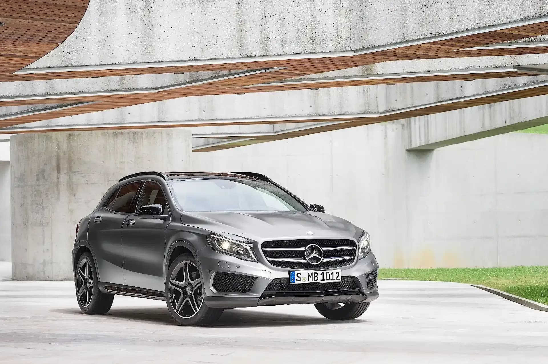 MERCEDES-BENZ-GLA