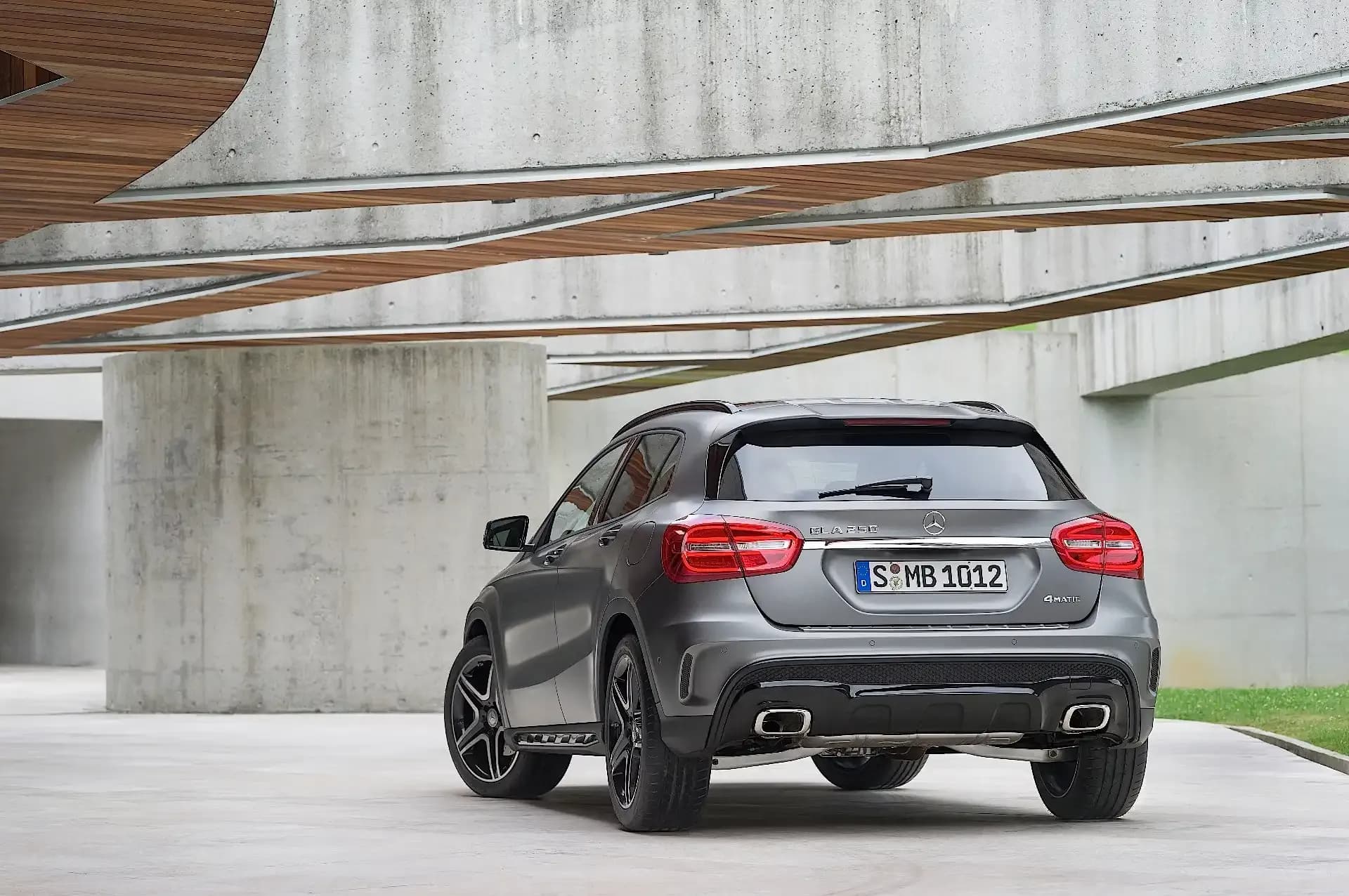 MERCEDES-BENZ-GLA