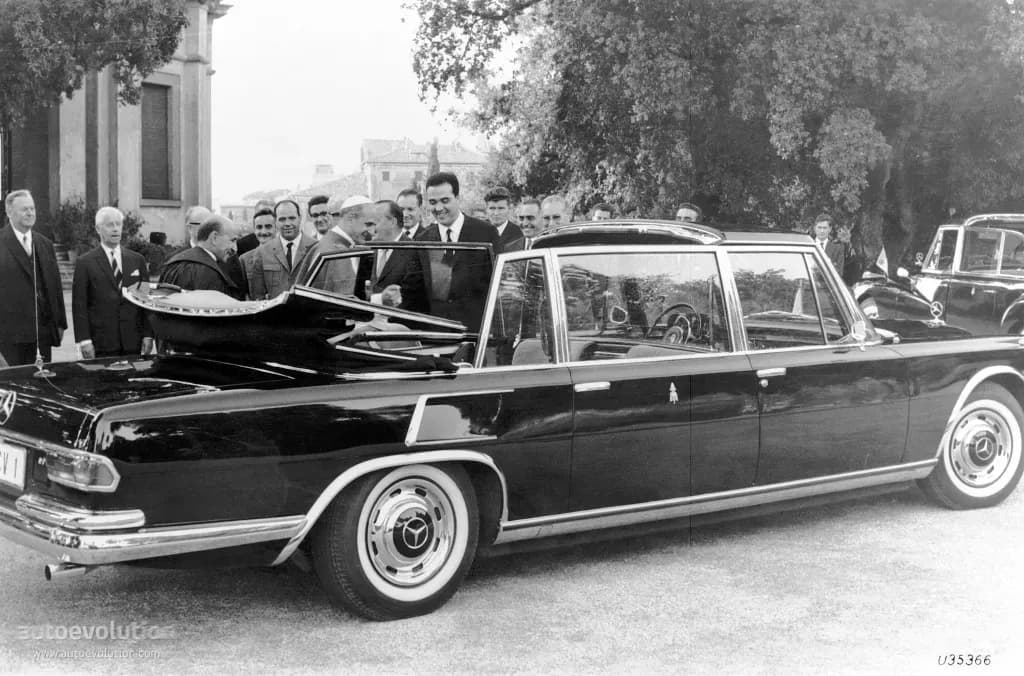 MERCEDES-BENZ-Pullman