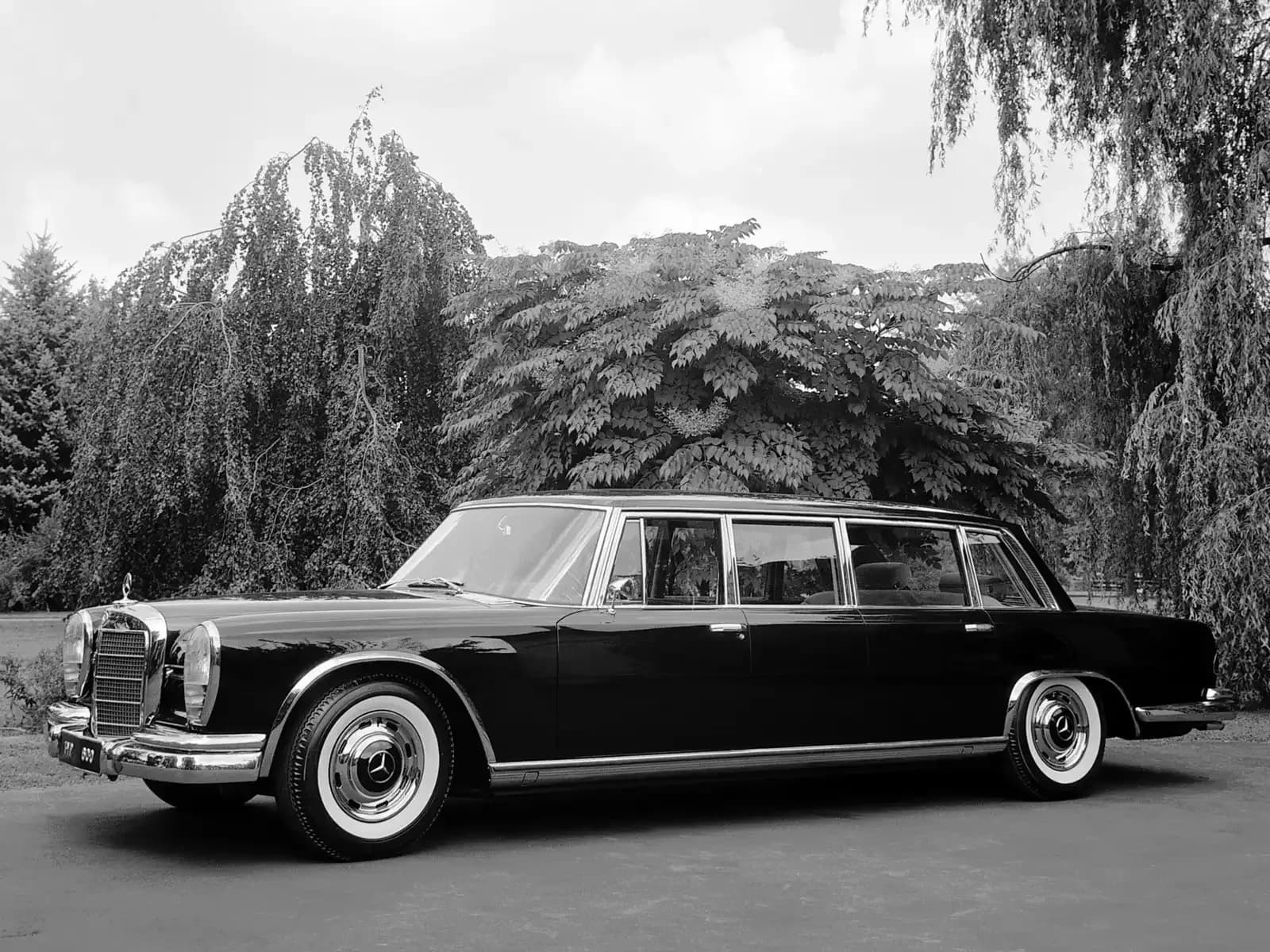 MERCEDES-BENZ-Pullman