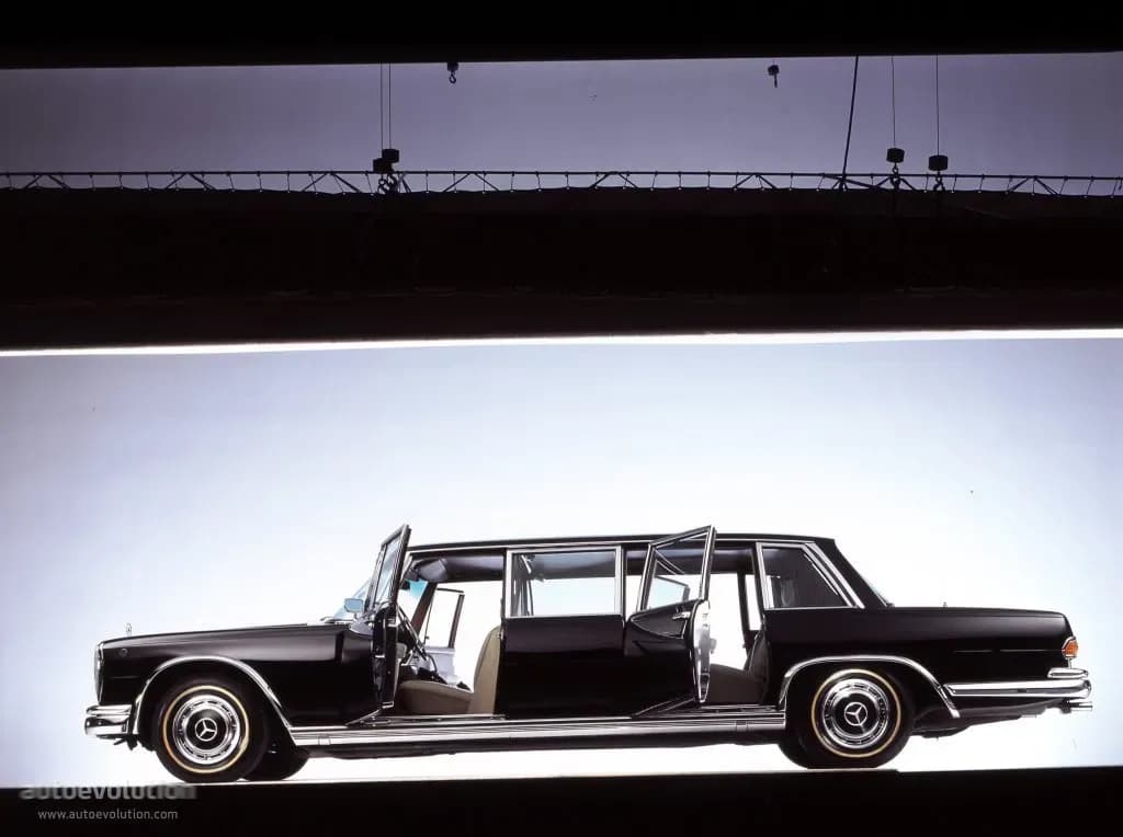 MERCEDES-BENZ-Pullman