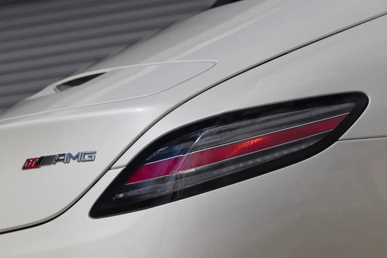 MERCEDES-BENZ-SLS-AMG
