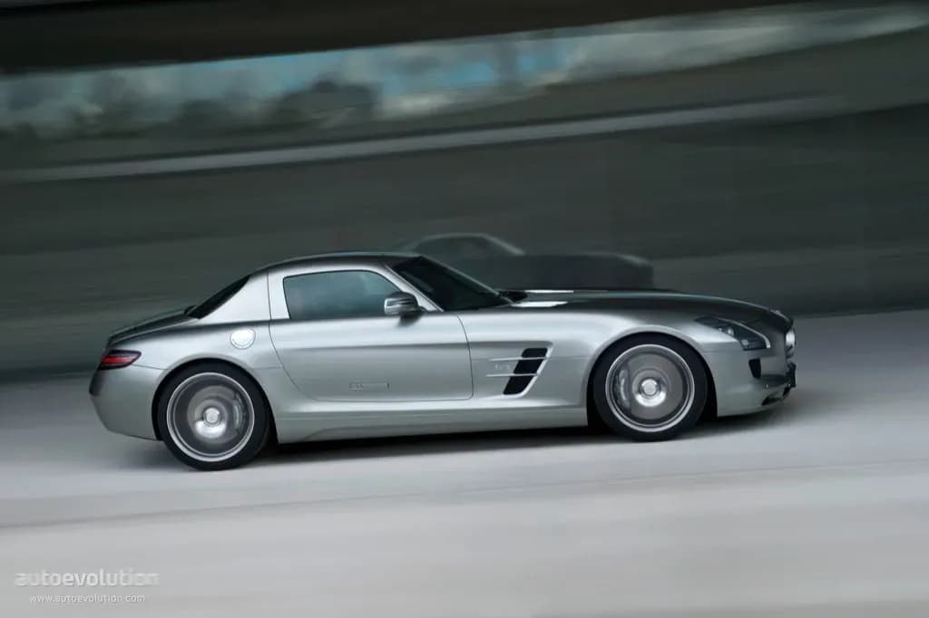 MERCEDES-BENZ-SLS-AMG