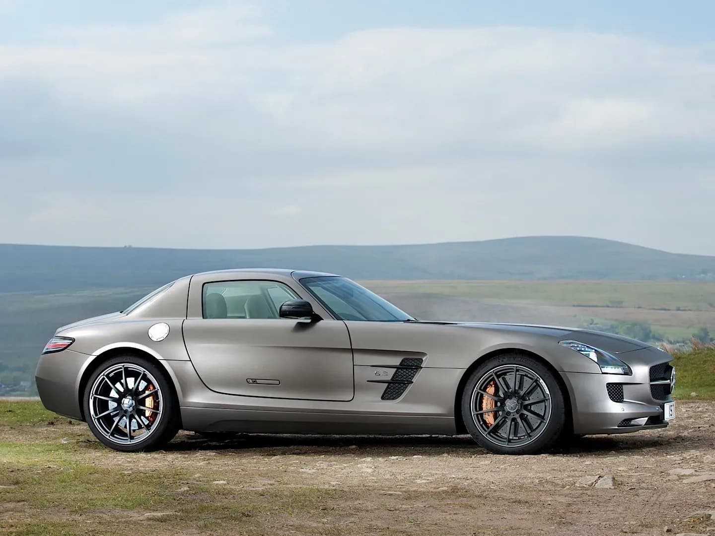 MERCEDES-BENZ-SLS-AMG